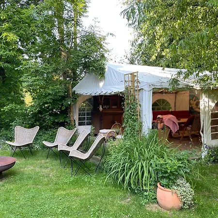 Baumhaus Beletage Bed & Breakfast